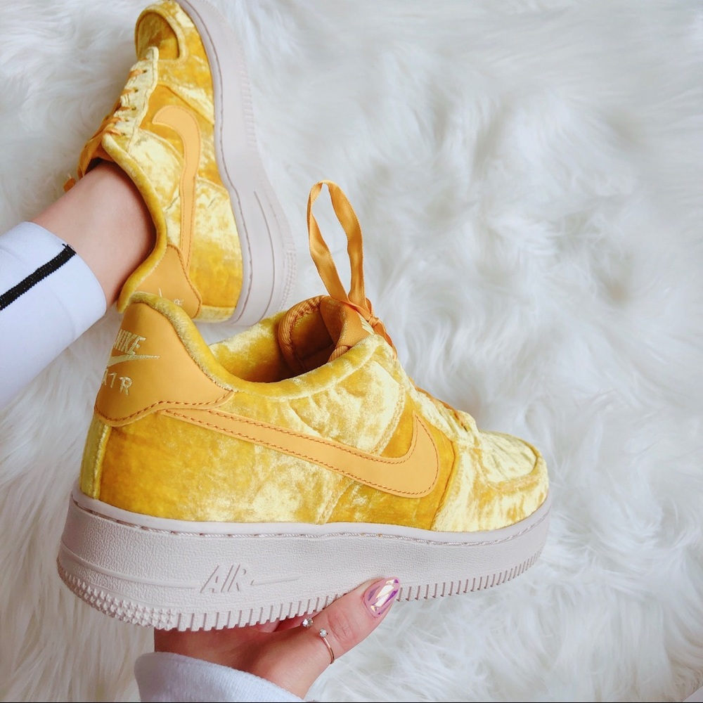 Nike Air Force 1 LV8 - Picture 2 of 8
